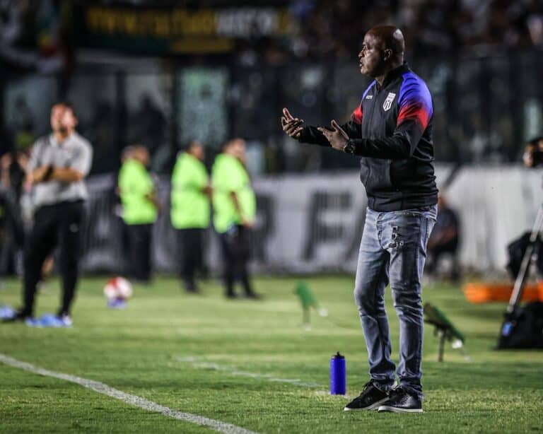Reinaldo se tornará o técnico com mais partidas na história do Tsunami amanhã, contra o Bangu Foto: Bruno Maia / Comunicação Maricá F.C